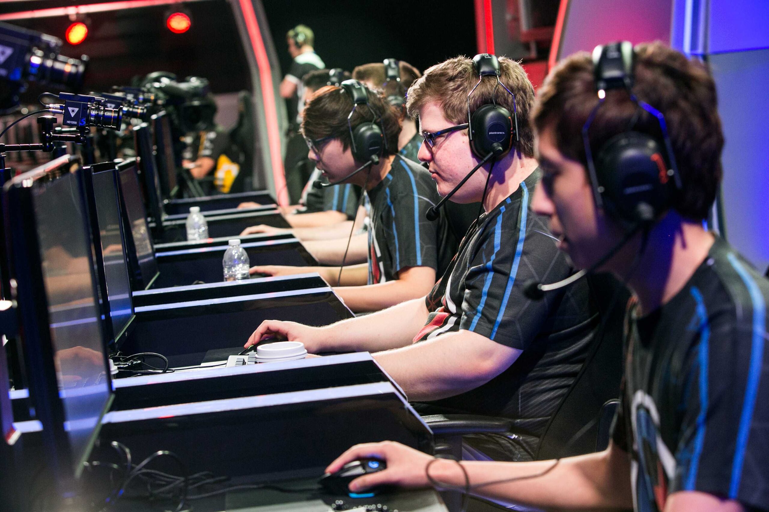 How to start a career as an esports player in Poland