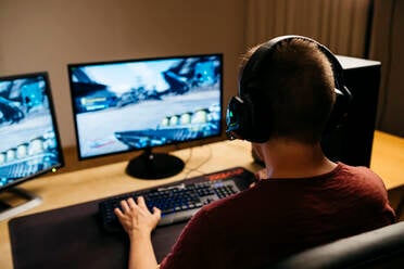 Contending with the Confusion of High Player Counts that Feel Dead