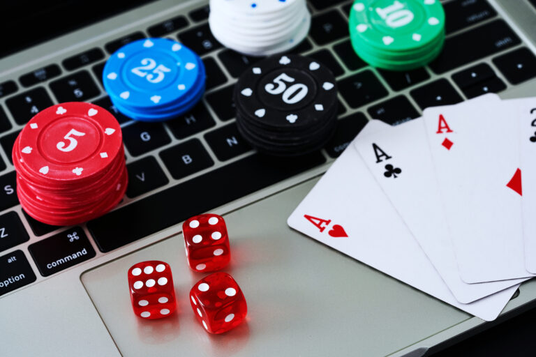 Differences Between RNG Games and Live Games in Online Casinos