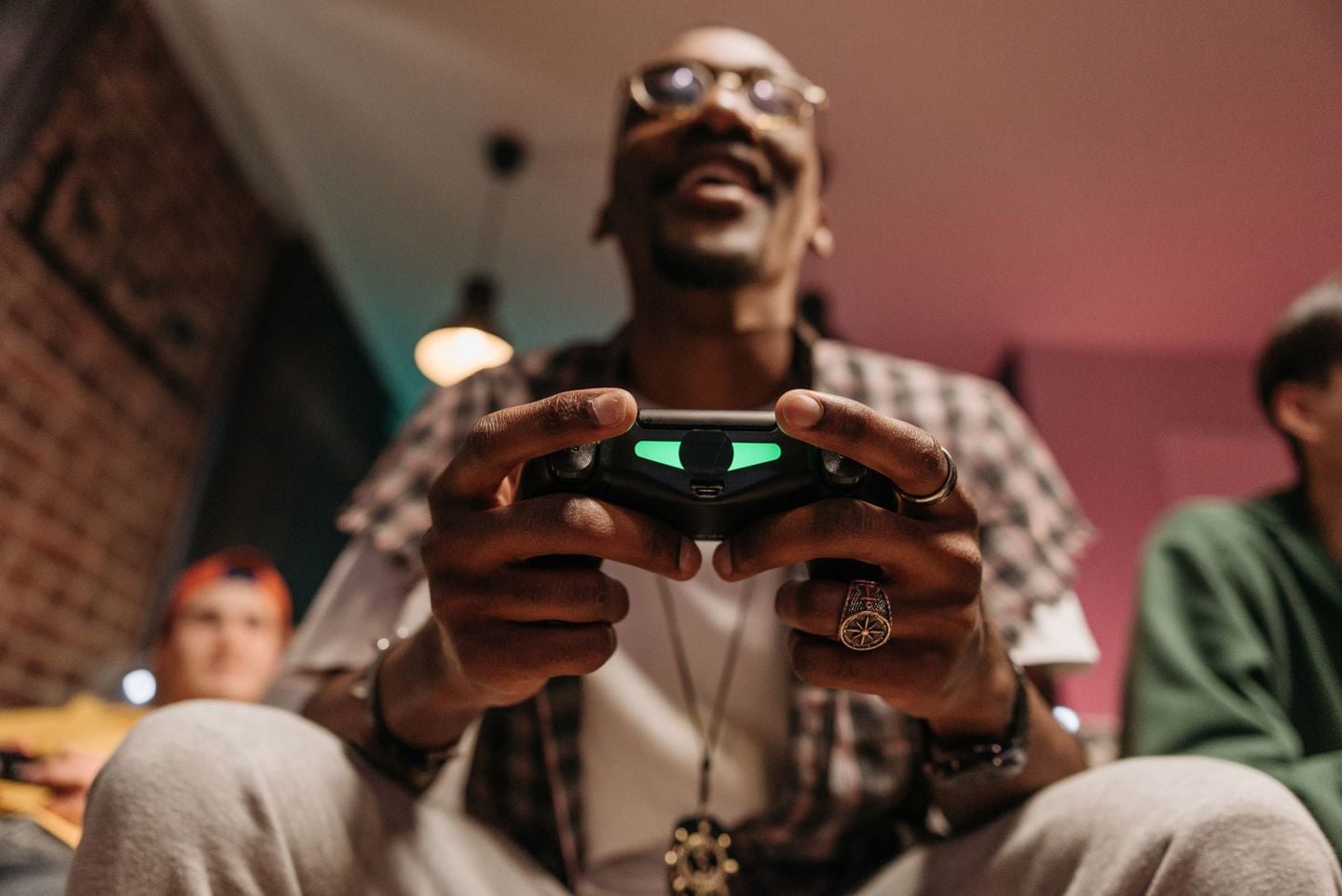 From Player Counts to Online Casino Communities: How Gaming Audiences Engage Beyond Games