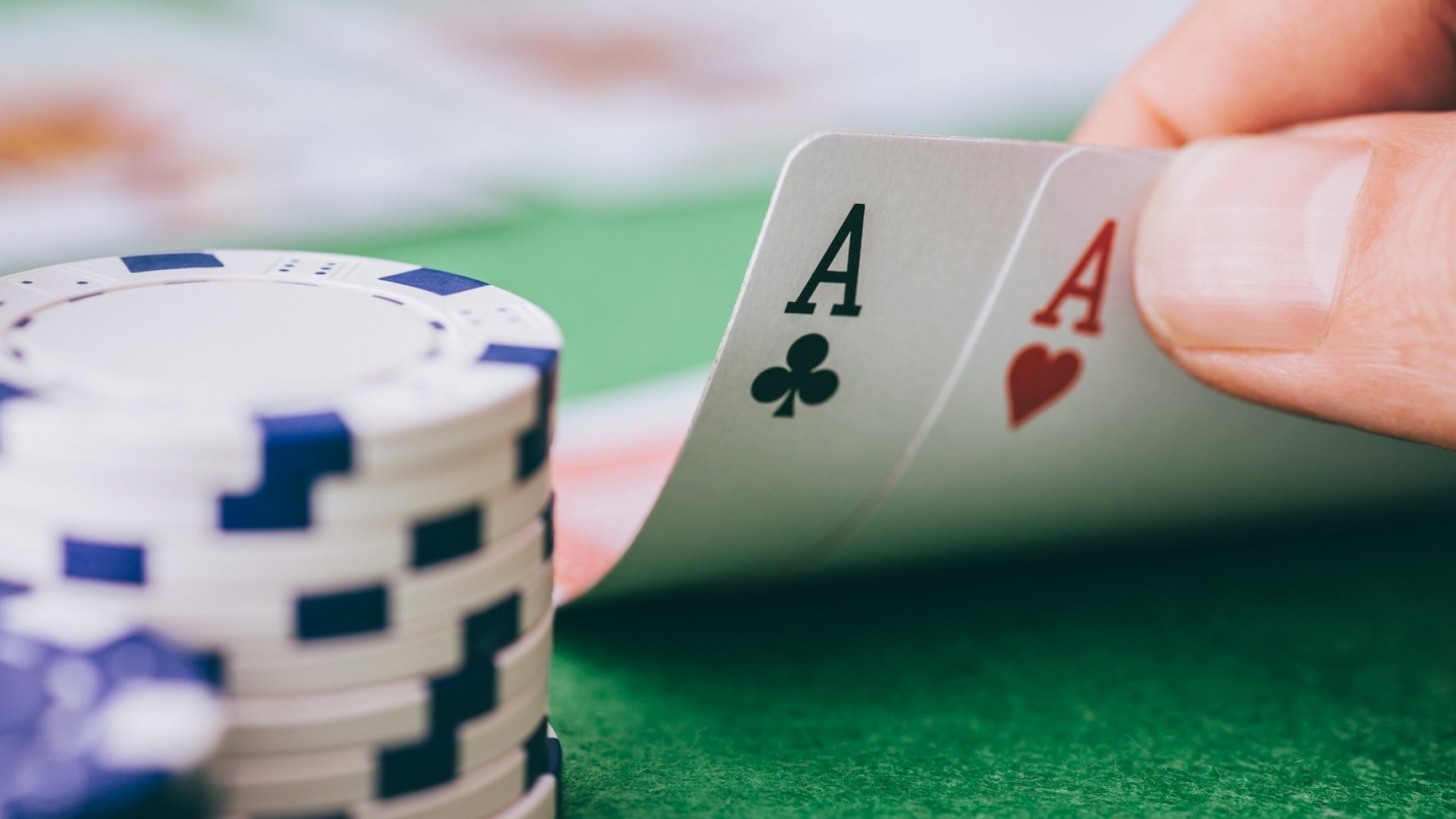 How Does Tournament Poker Work