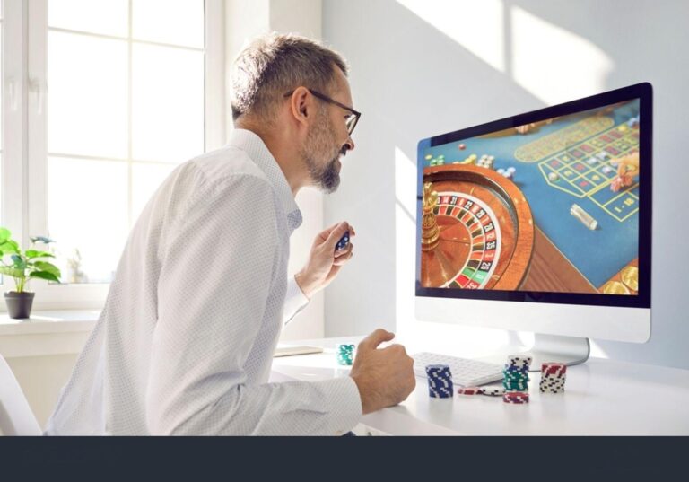 McLuck and the Rise of Social Casino Games. How Many Players Are Actually Logging In?