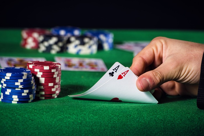 How Does Tournament Poker Work?